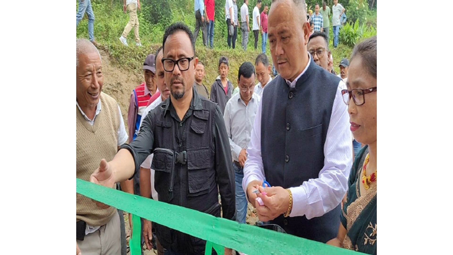 मिडल गोदकमा सार्वजनिक भवनको उद्घाटन