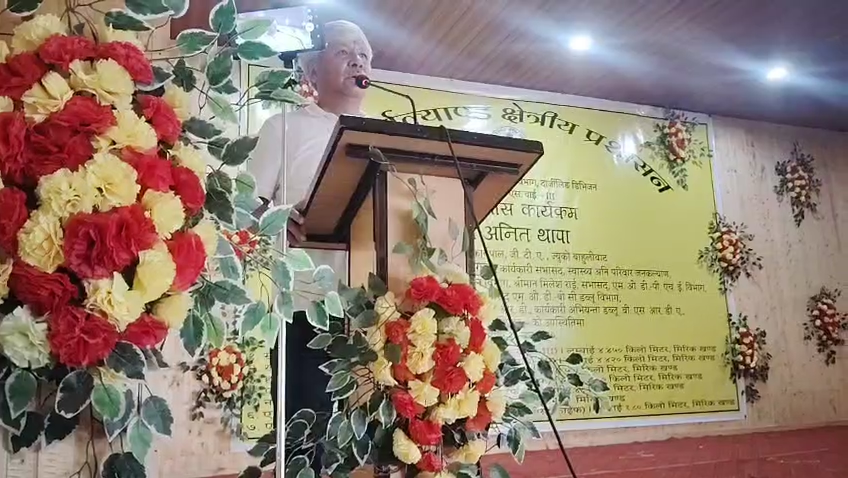 Read more about the article थापाद्वारा विभिन्न सडकहरूको शिलान्यास