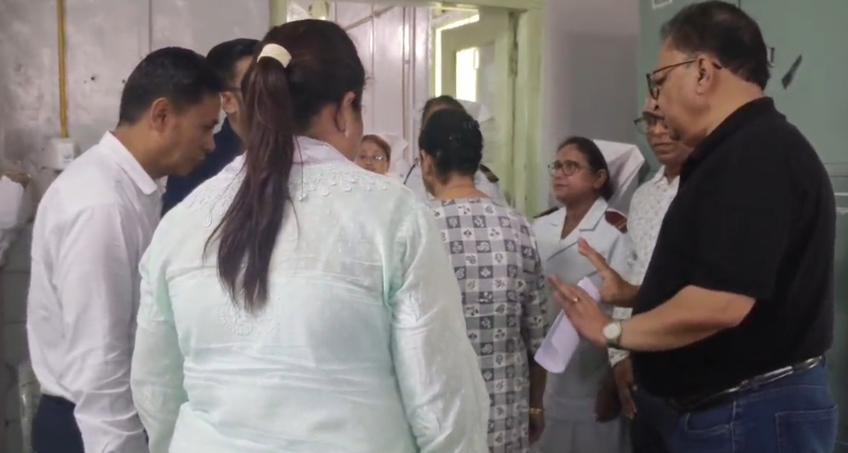 खरसाङ अस्पतालमा रहेको समस्या र कमी-कमजोरीहरूबा उपनिर्देशक र संयुक्त निर्देशकले लिए रिपोर्ट