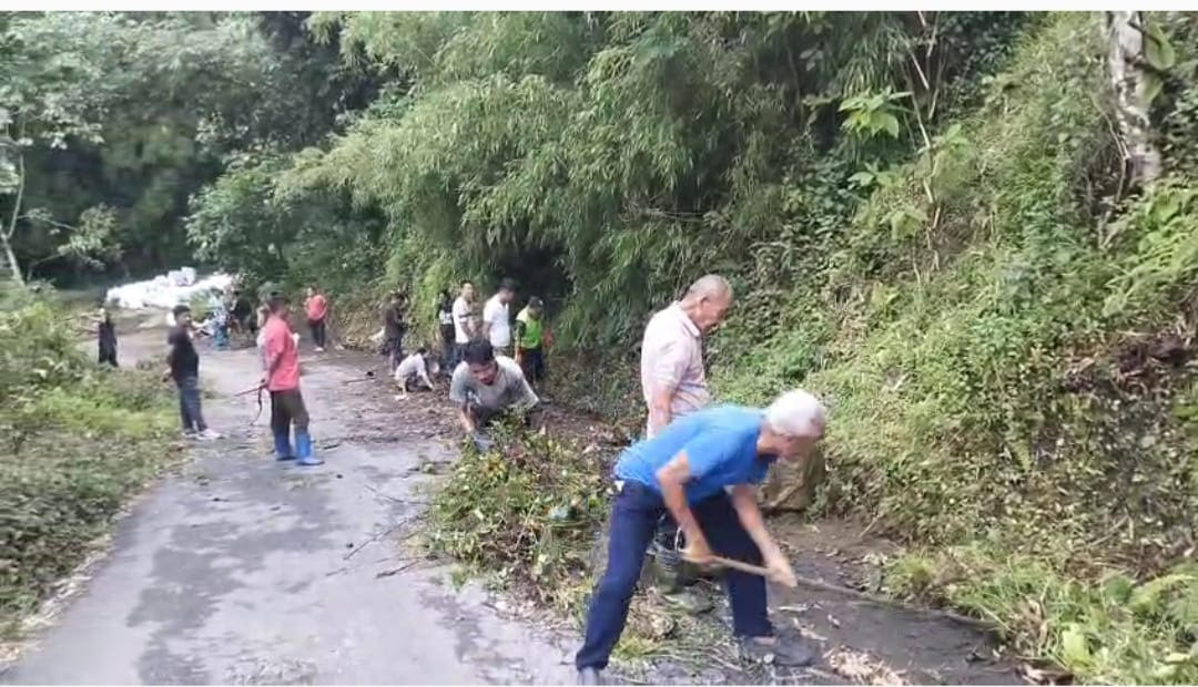 किराँत संघ सिङ्गबुङ डेराको सामाजिक कार्य बाटो सफाई
