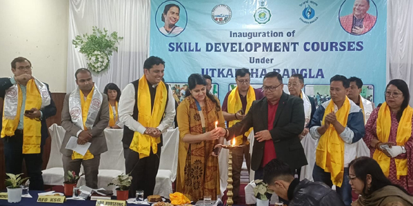 उत्कर्ष बंगला अन्तर्गत खरसाङमा कौशल विकासको तीनवटा नयाँ तालिमहरुको उदघाटन