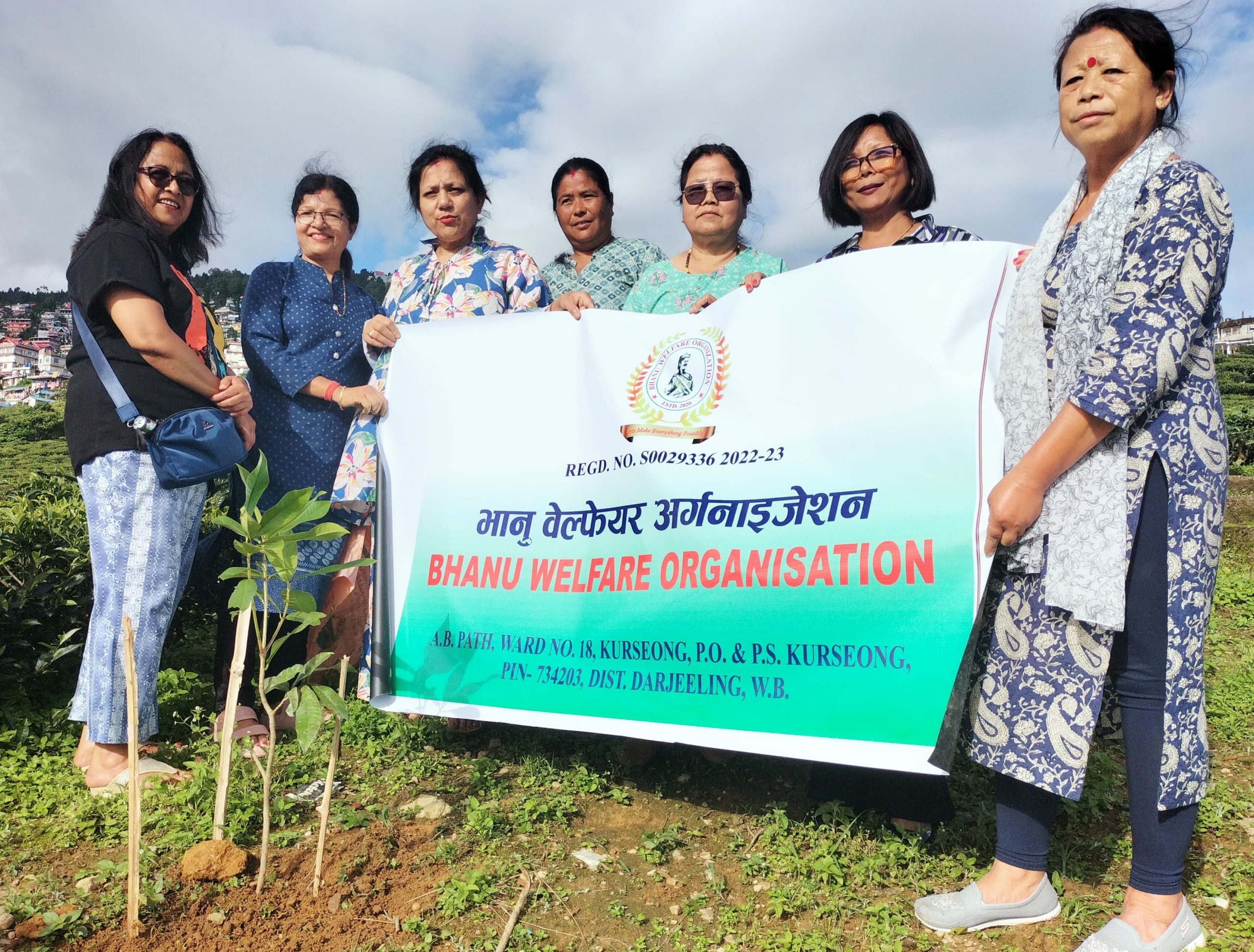 भानु वेलफेयर संगठनद्वारा 18 नम्बर वार्डमा फलका बिरुवा रोपियो