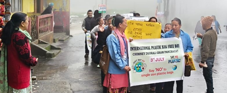 चिम्नी देउराली ग्राम पञ्चायतको आयोजनामा प्लास्टिक ब्यागमुक्त अभियान