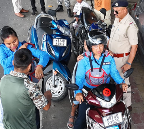 ट्राफिक सचेतना कार्यक्रम अन्तर्गत विद्यार्थी नानीहरुका लागि सुरक्षा बेल्टहरु प्रदान