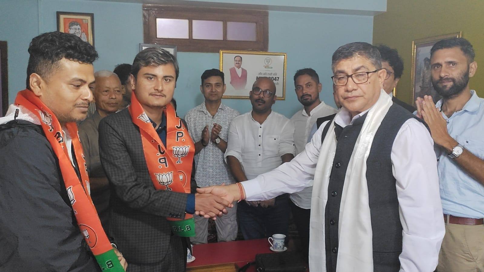 सुन्दर बस्नेत र मानबहादुर कार्की भाजपामा सामेल