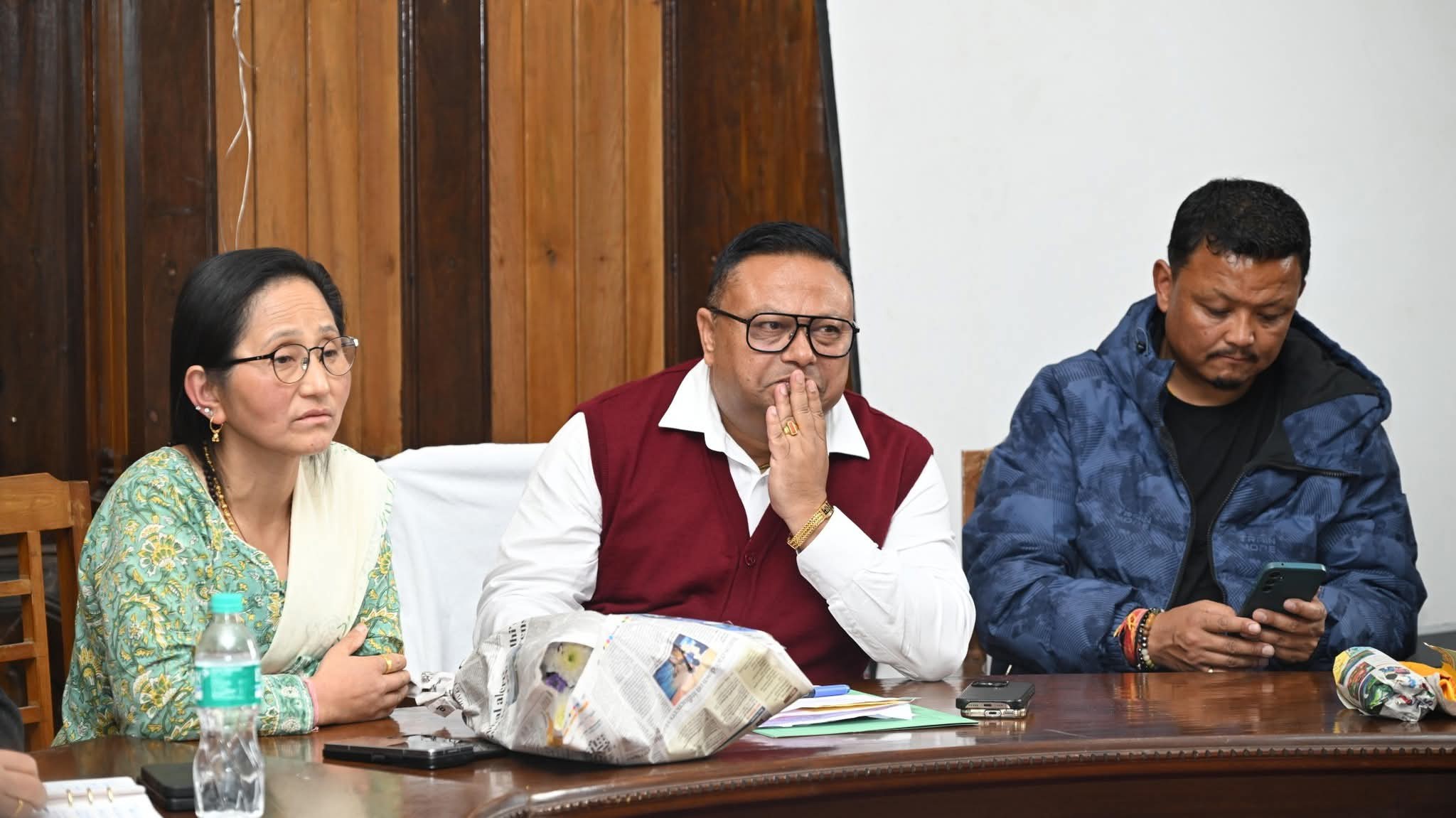 आफुसित भएको सरकारी ताकतले जनताको सेवा गर्ने