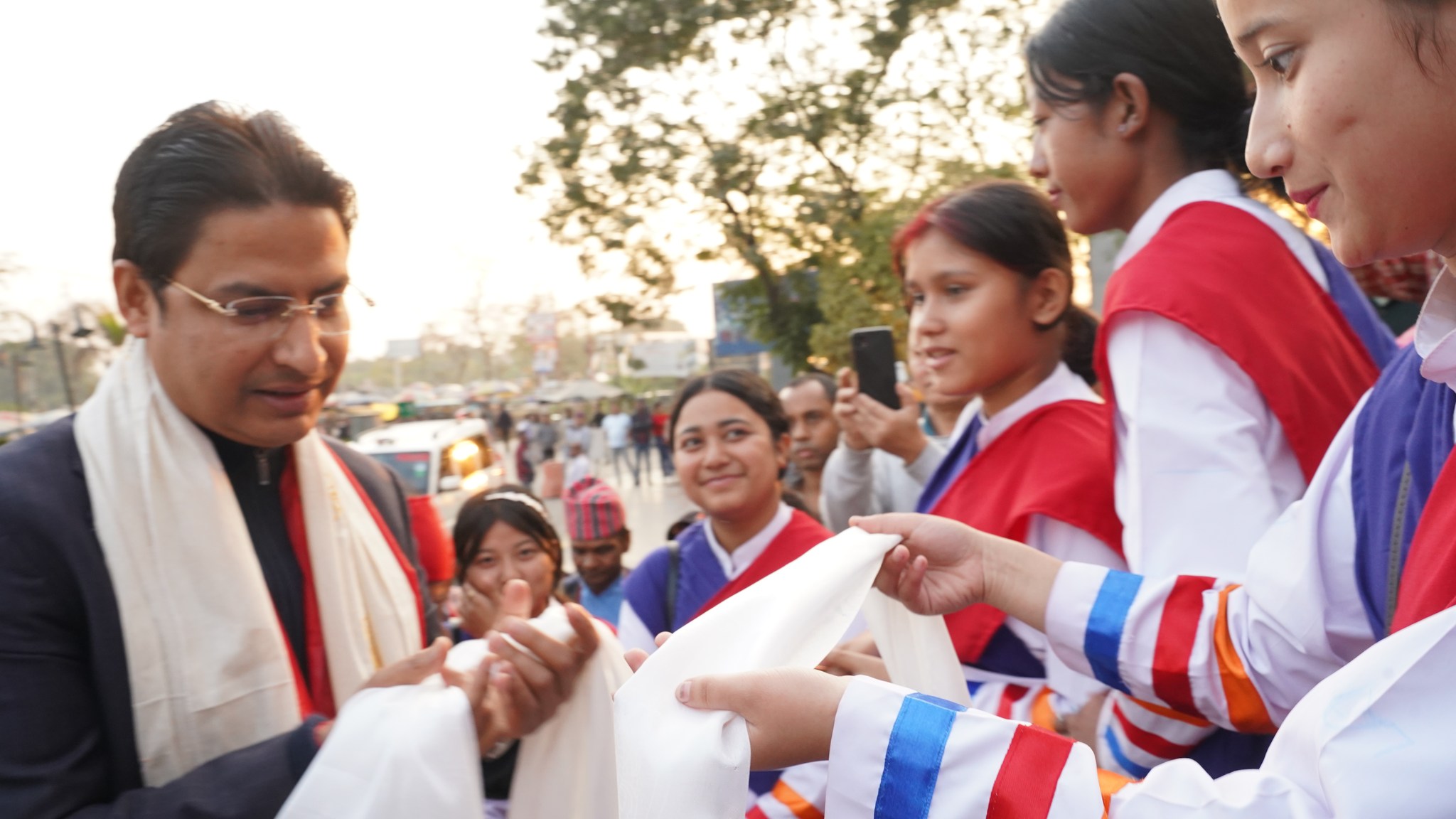 सांसद विष्टप्रति वर्णमाला परिवारको आभार प्रकट