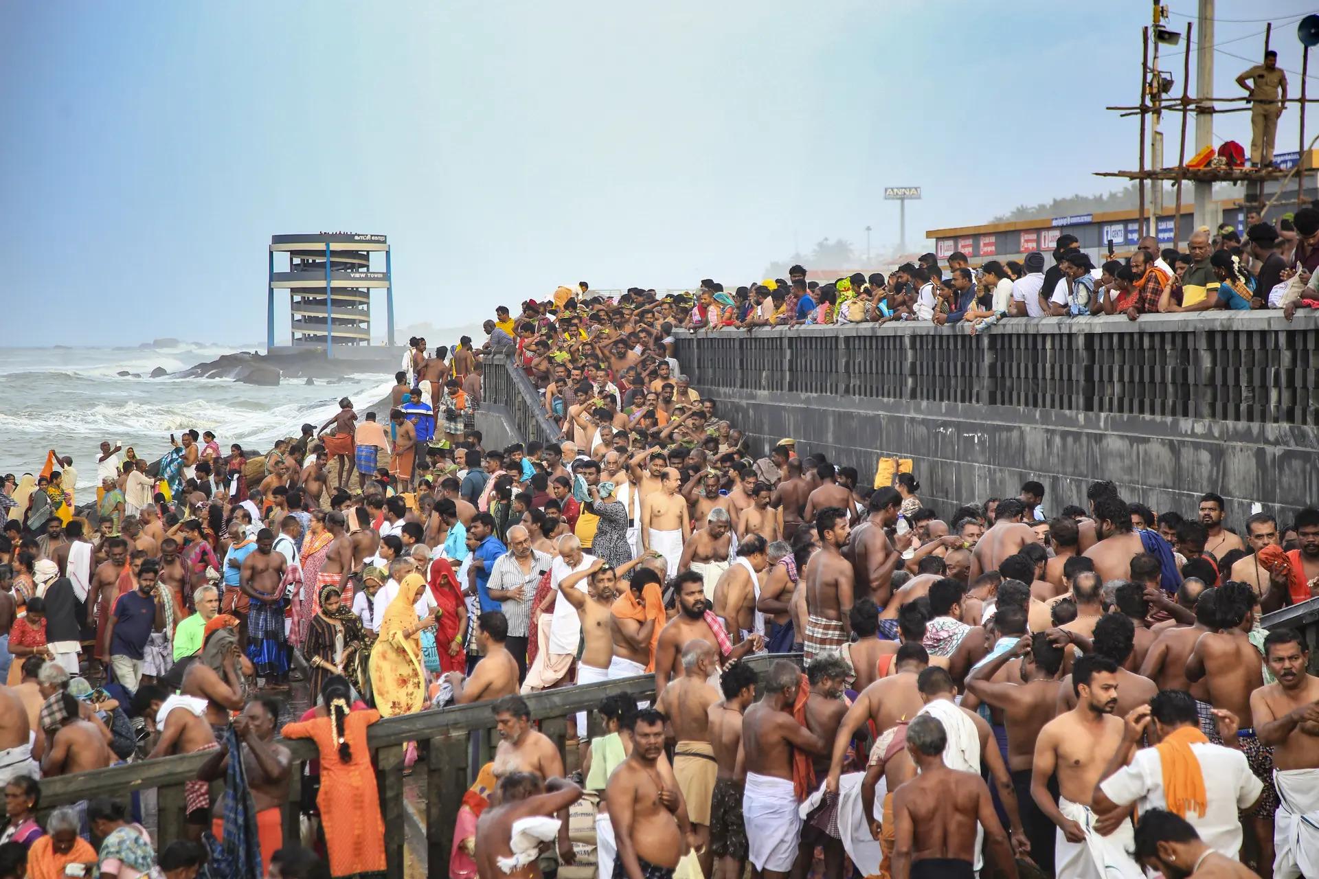 Read more about the article ‘आदि अमावस्य’मा पुर्खाहरूलाई श्रद्धाञ्जली अर्पण