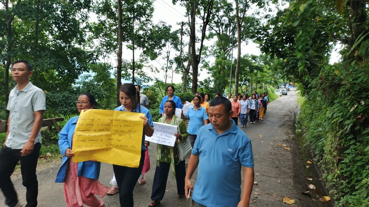 6 माइलमा प्लास्टिक उपयोग नगरौ सचेतता र्‍याली