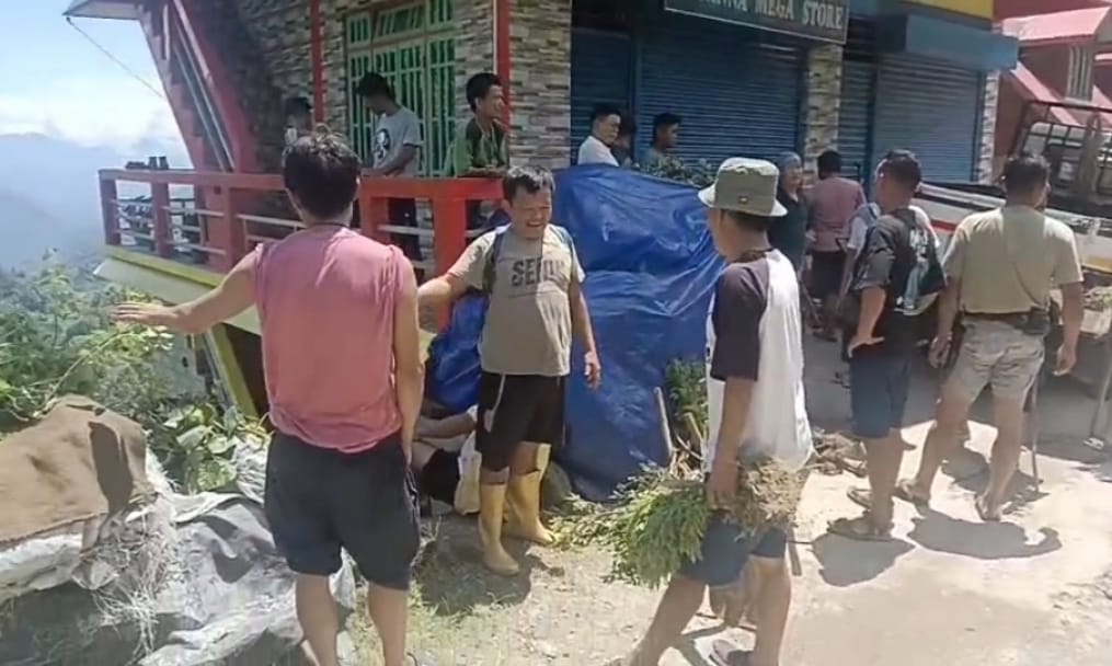 नव प्रभात संघको आफ्नो गाउँ हरियाली बनाउ कार्यक्रम