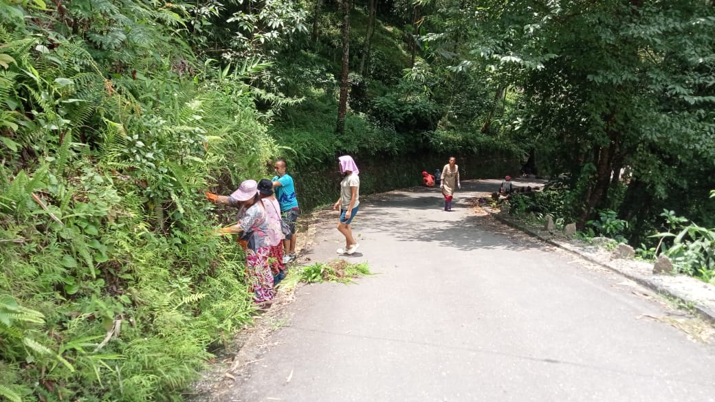 गोदाम धुरामा समाजद्वारा गाउँ सफाई अभियान 