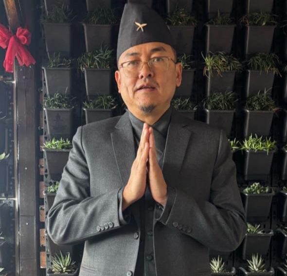 गोर्खा रंगमञ्च भवन परिसर शहिद स्मारकमा अजय टोलीले पनि श्रद्धाञ्जली अर्पण गर्ने