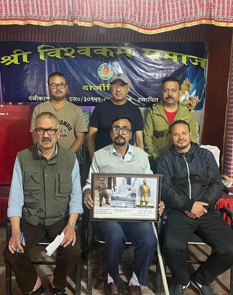 Read more about the article पुरणद्वारा वीरहरुको तस्बिरहरु समाजलाई प्रदान