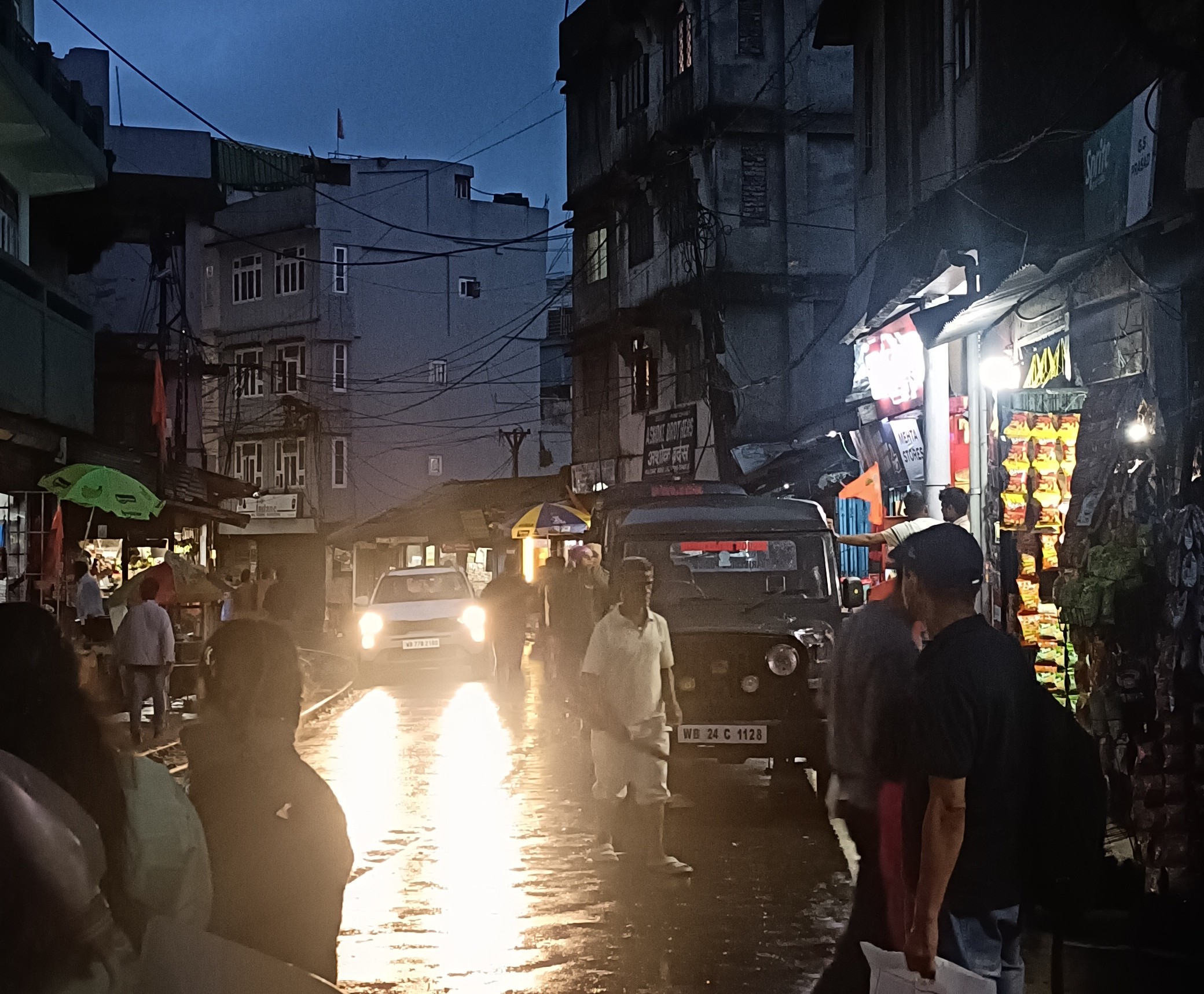 स्ट्रीट लाईट सुचारु गर्न पर्ने अनि बाँदरको समस्या समाधान गर्नु पर्ने आवाजको माग