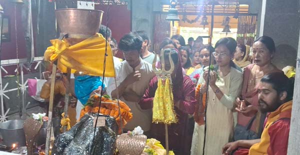 Read more about the article अम्बटेको शिवालयमा श्रद्धालुहरूको भीड़