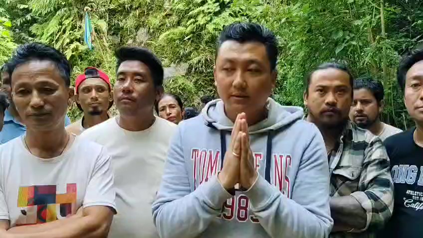 भिर गाउँवासीको लागि एडवर्ड्स, सरकार भएको दावि