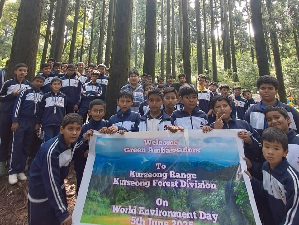 भक्टोरियाका विद्यार्थीहरूको सहभागितामा वन महोत्सव