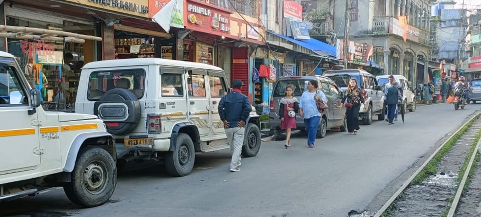 शहरको कतिपय ठाउँमा दोकान-पाट पुन: बाटो ओगेटेर