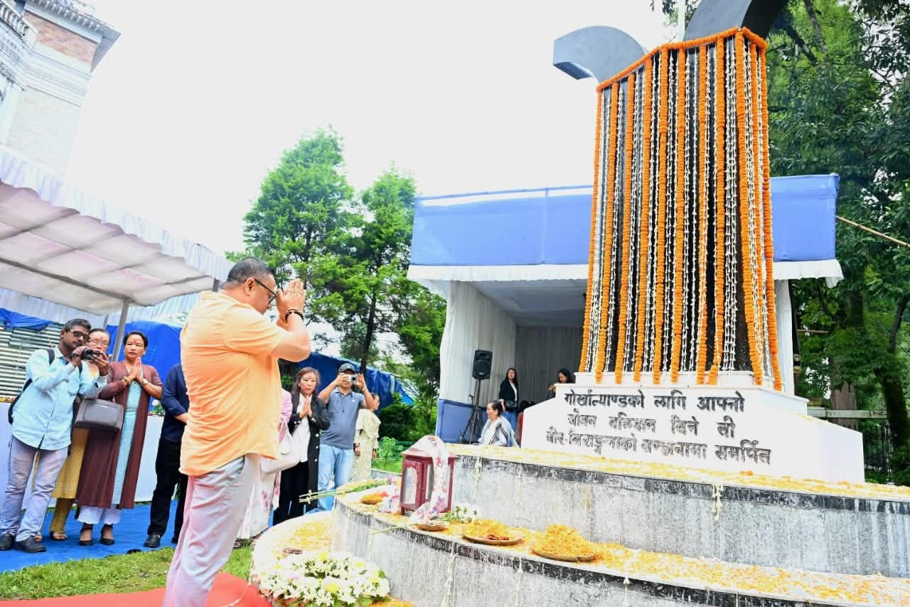 Read more about the article शहीद परिवारका विद्यार्थी छोरा-छोरीलाई पढ़ाइदिने अनितको घोषणा