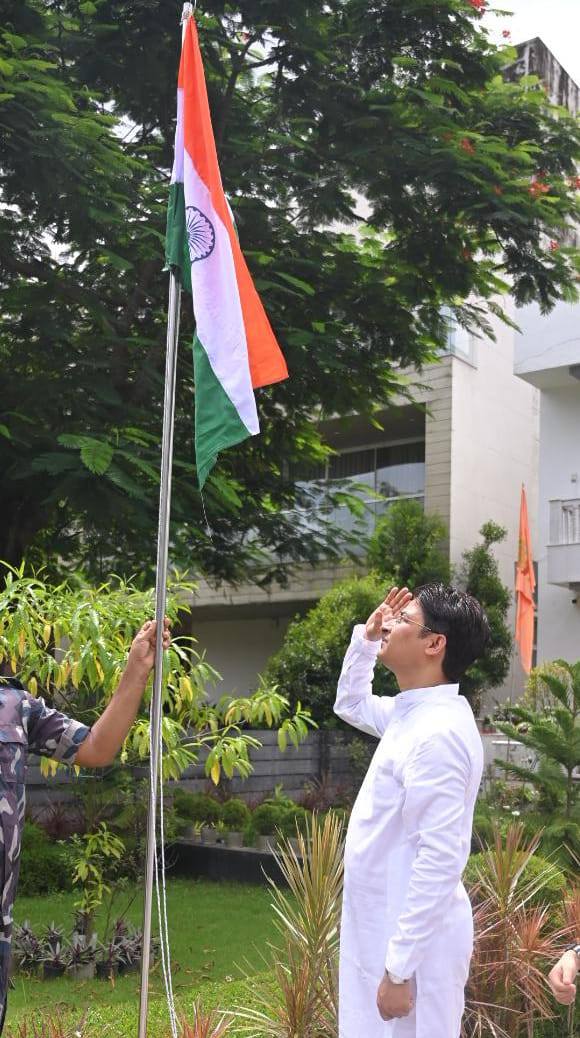 Read more about the article राजु विष्टले आफ्नै आवासबाट थाले स्वतन्त्रता दिवस