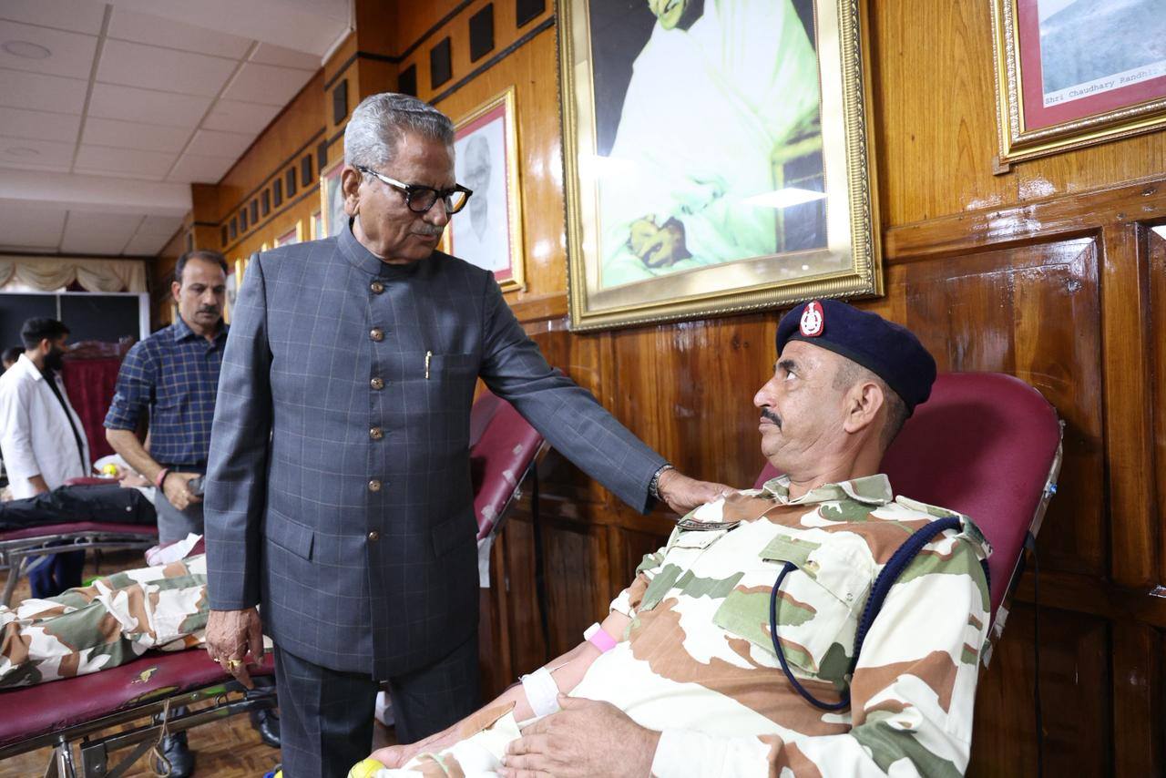 Read more about the article सिक्किम राजभवनमा ७९औं स्व.दि.मा रक्तदान शिविर