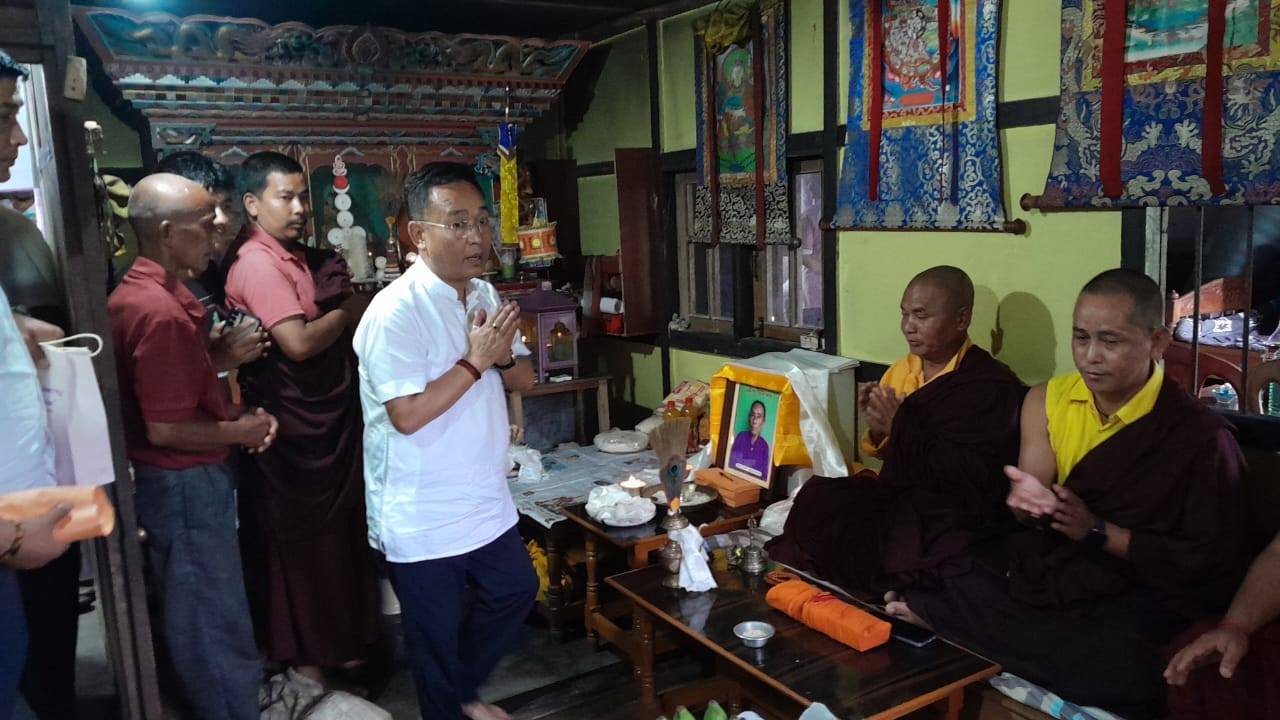 Read more about the article मुख्यमन्त्रीद्वारा फुलमाया तामाङलाई श्रद्वाञ्जली अर्पण