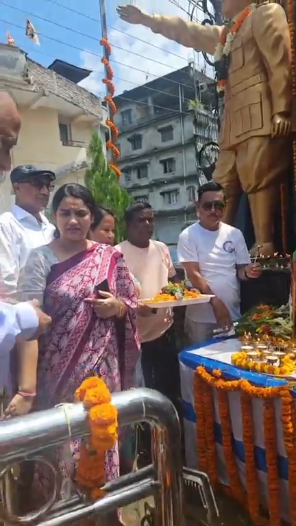 Read more about the article मेयर गौतम देबले श्रद्धाञ्जली दिए शहीद मेजर दुर्गा मल्ललाई