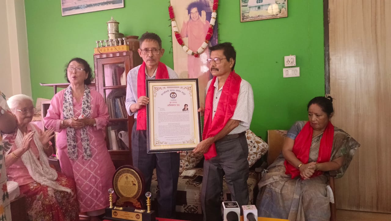Read more about the article सञ्जीवनी नाट्य संगीत समूहद्वारा वरिष्ठ  संगीतकर्मी टाँसीलाई सम्मान