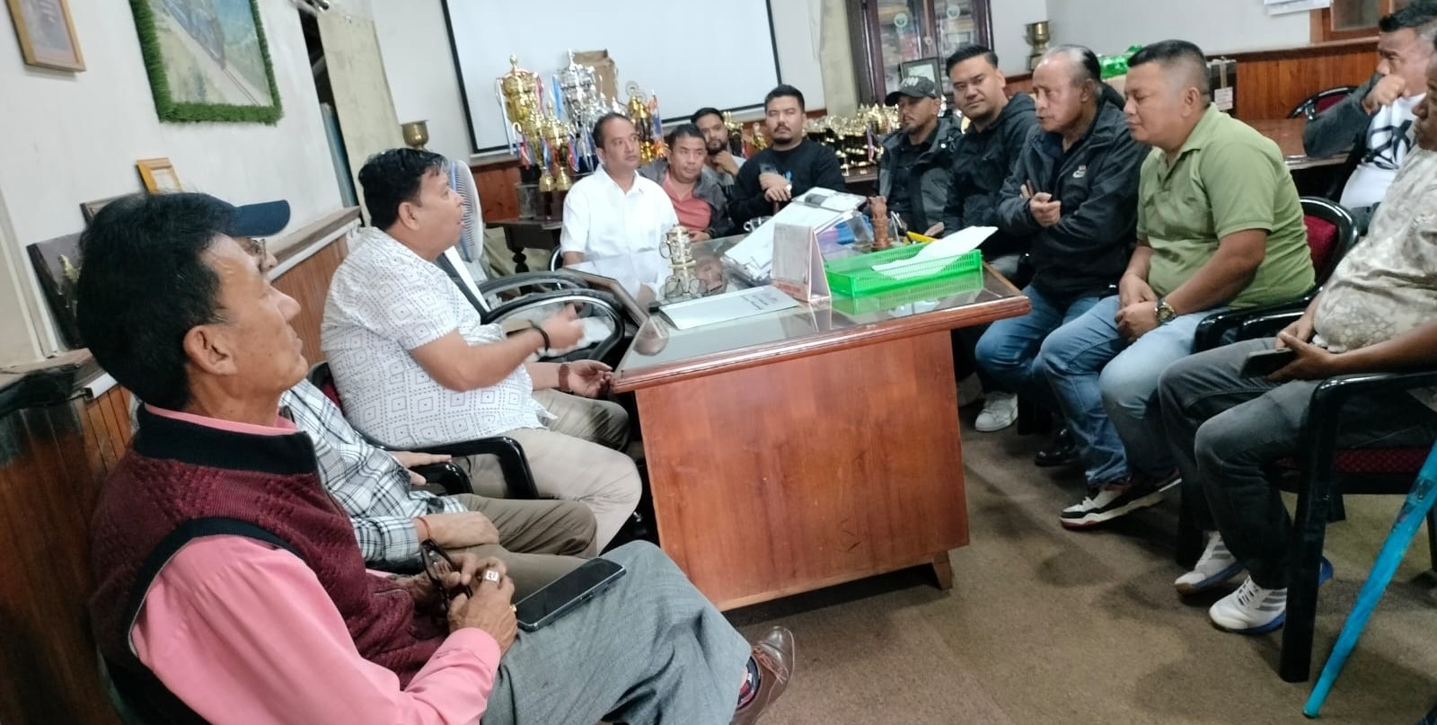 Read more about the article नेपाली भाषामा बोर्ड लगाउने बारेमा युवा शक्तिको ज्ञापन