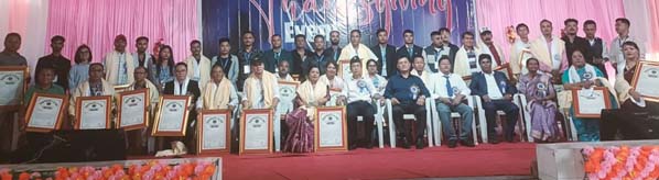 तीनधारे उच्चत्तर माध्यमिक विद्यालयमा पूर्व विद्यार्थीहरुद्वारा शिक्षक शिक्षिकाहरुलाई सम्मान जनाउन कार्यक्रम सम्पन्न