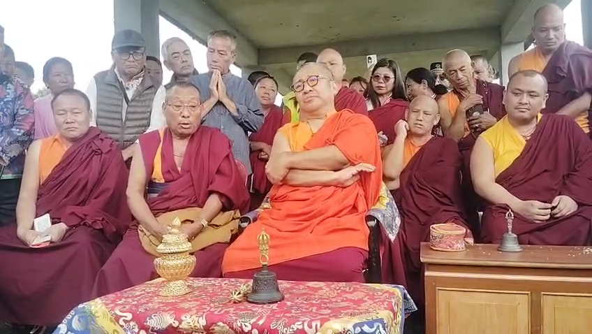 गुरु पद्मसम्भवको प्रतिमा बसाउन अनितद्वारा भूमि पुजन