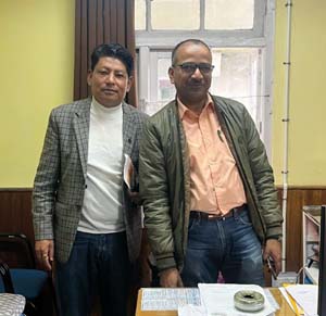 टुंग-सन्तमेरिज समष्टिका सभासद अनि दार्जीजिङ सीएमओएचमाझ बैठक