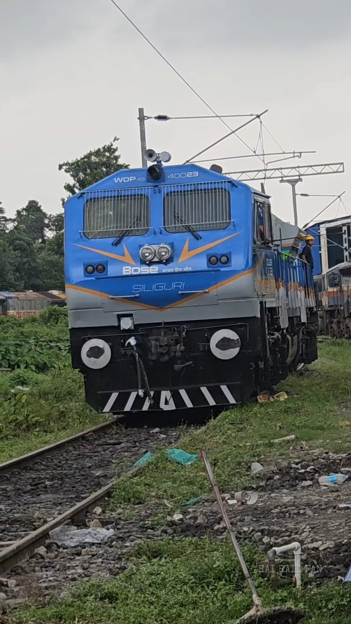 नेताजी सुभाष बोसको सम्झनामा आकर्षक लोकोमोटिभ