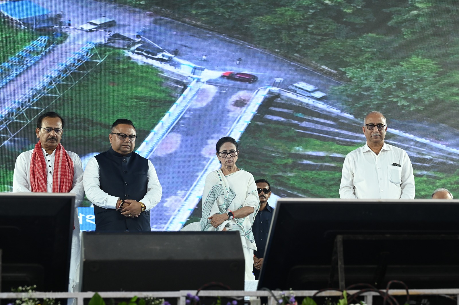 Read more about the article मुख्यमन्त्री ममता ब्यानर्जीद्वारा टिस्टा त्रिवेणी पूलको उद्घाटन