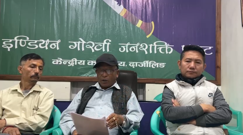 Read more about the article तीनै टीइका श्रमिकहरू लिएर लाल कोठीमा धर्ना दिने