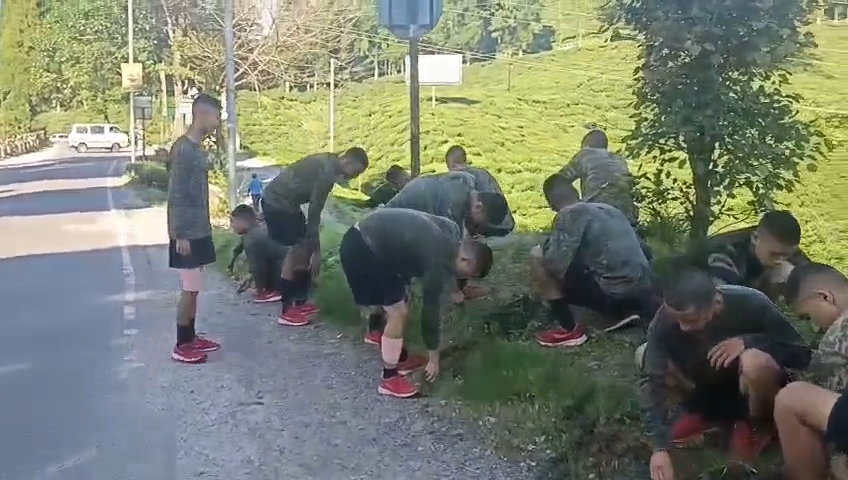 Read more about the article दशैंलाई स्वागत गर्दै घर घर लाहुरेका प्रशिक्षणार्थीहरू सफाइ कार्यमा