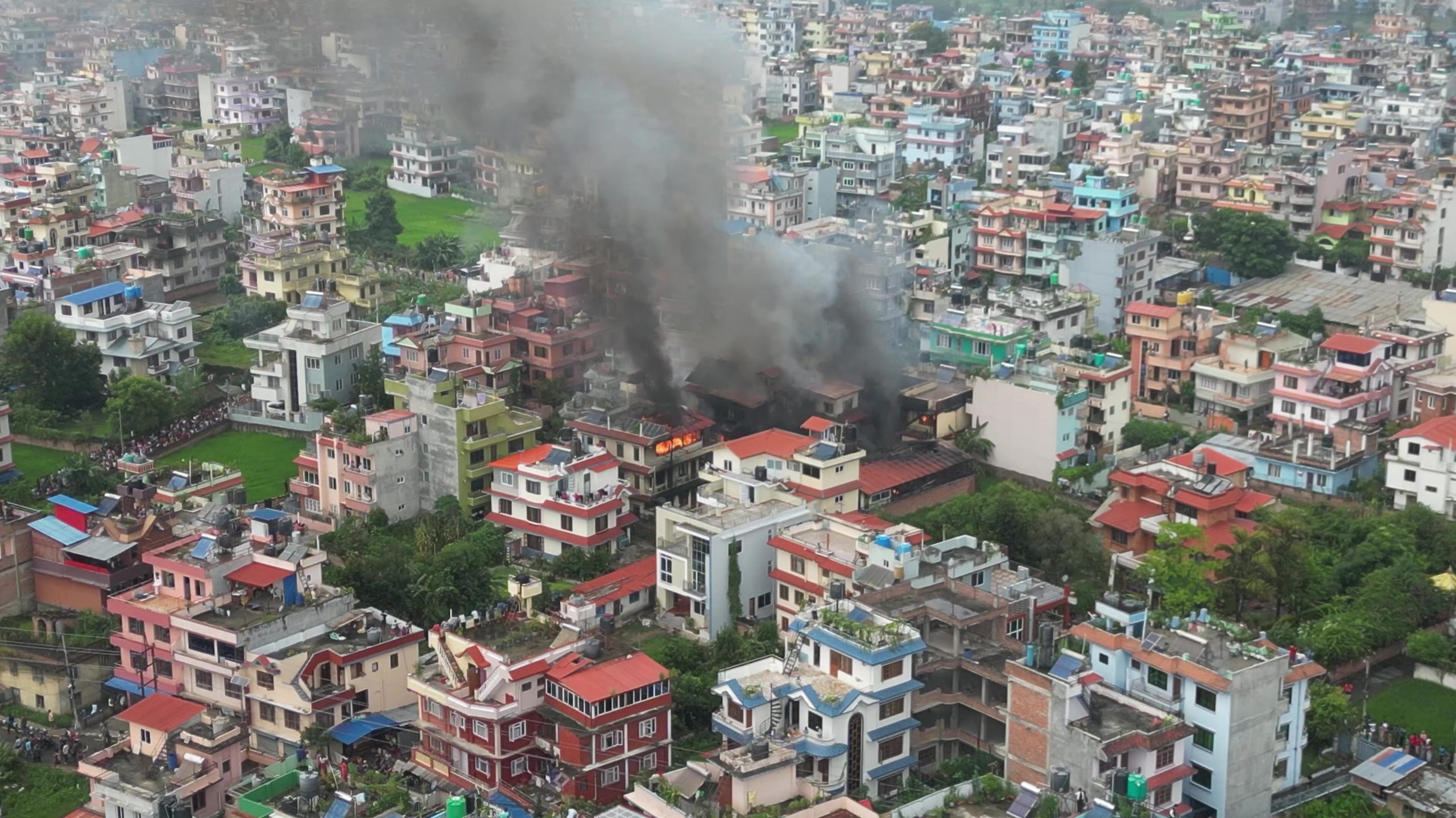 Read more about the article प्रदर्शनकारीहरूले केपी शर्मा ओलीको घर जलाए