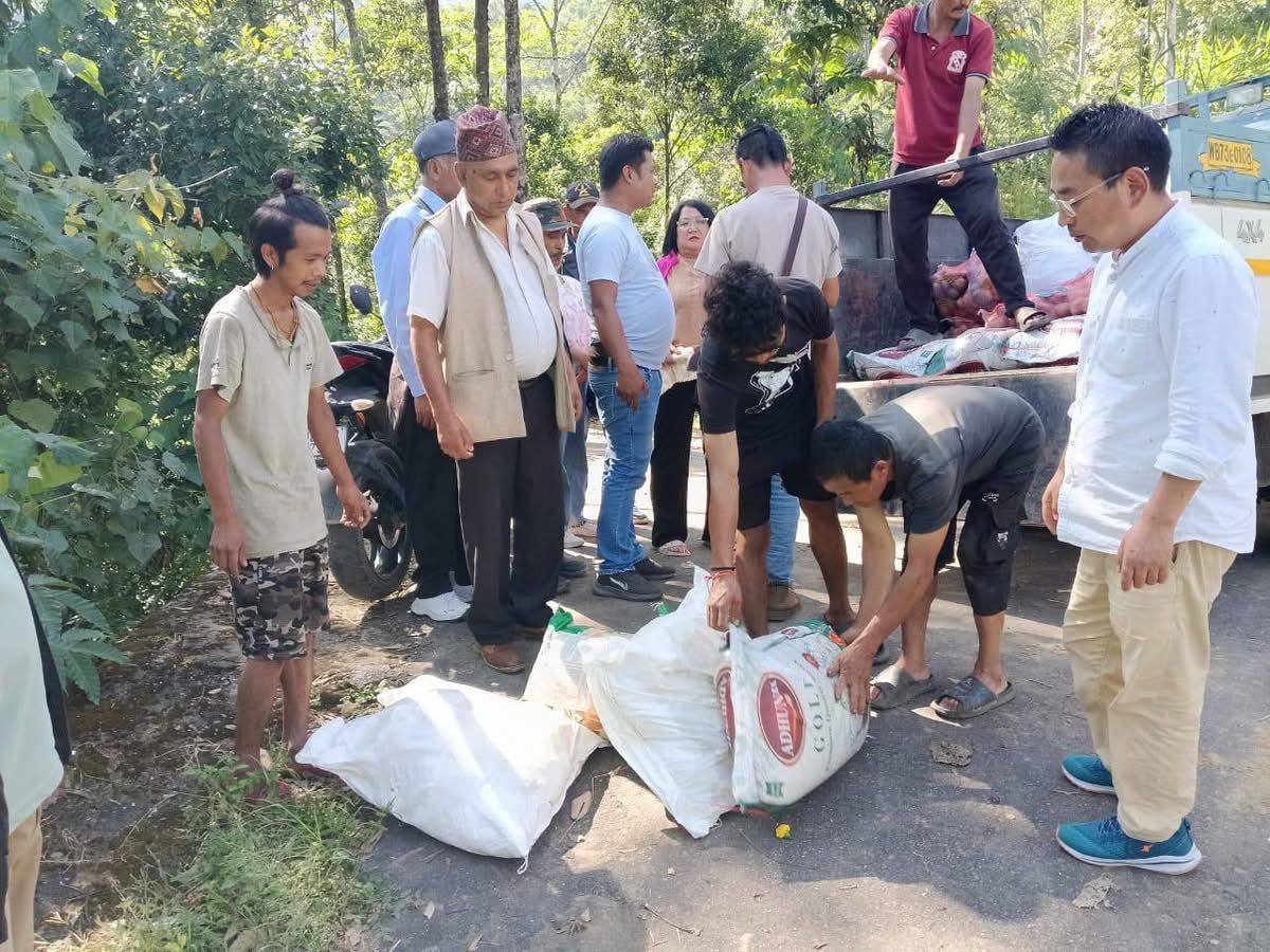 भाजपाद्वारा राहत र खाद्यान्न आपूर्ति