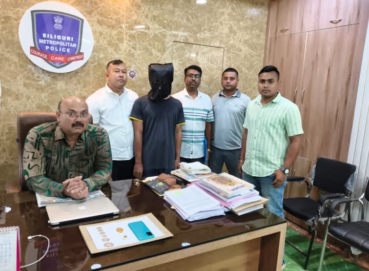 Read more about the article पुलीशद्वारा चोरी गरिएको गहना अभियुक्तको नियन्त्रणबाट उद्धार