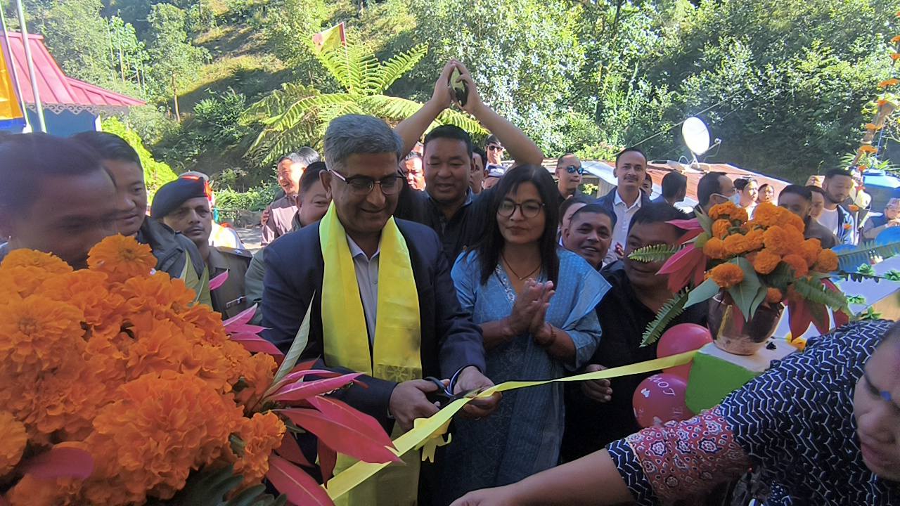 विधायक शर्माद्वारा जुद्धबीर दर्जीको एसजीएवाइ घरको उद्घाटन