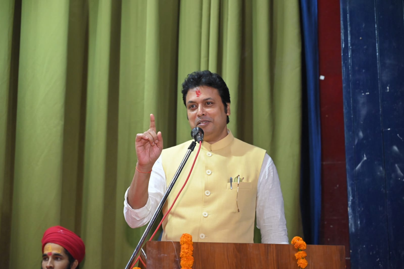 माँ यूनिक धामको रजत जयन्तीमा सांसद विष्ट सम्मानित