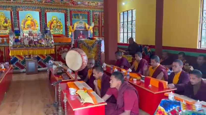 झ्याङ्तेर सामतेलिन छ्योलिङ गुम्बामा त्रिपिटक काङयुर पूजा