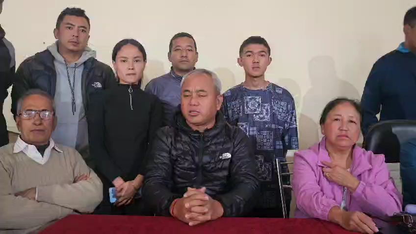 हेडमास्टर एशाे.बाट पैह्राे पीडितलाई अस्सी हजार प्रदान