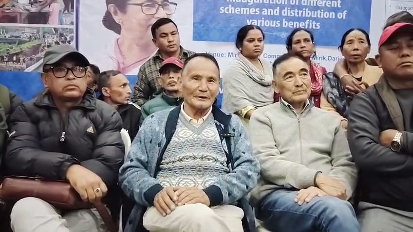 मुख्यमन्त्रीको सम्बोधनपछि पैह्राे पीडितहरूलाई क्षतिपूर्ति वितरण